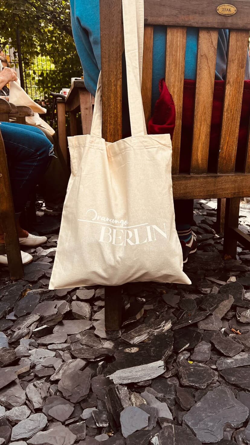 Baumwolltasche mit Brot, Karotten und Gemüse